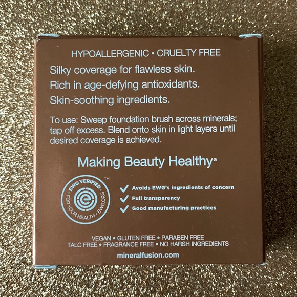 Pressed Powder Foundation with Buildable Coverage in Olive 2- Medium - Picture 2 of 3